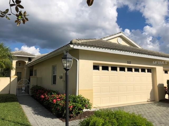 Property Photo: 213 Reclinata Circle FL 34292
