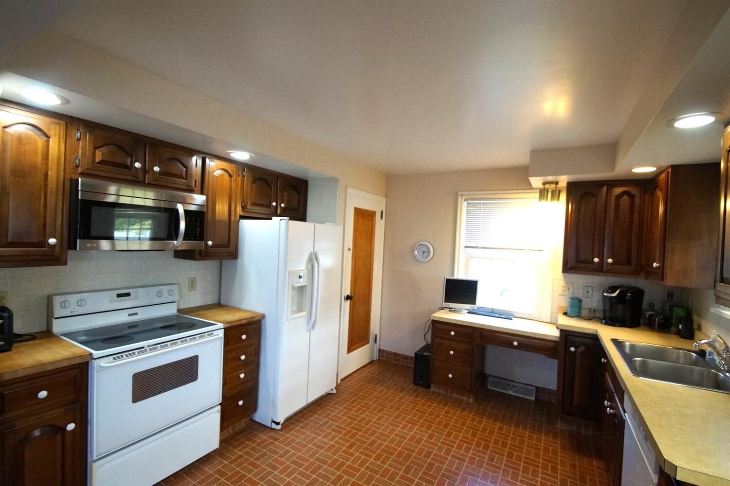 Property Photo:  2925 Carroll Avenue  OH 45248 