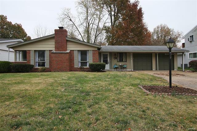 Property Photo: 332 Lincolnshire Boulevard 62221