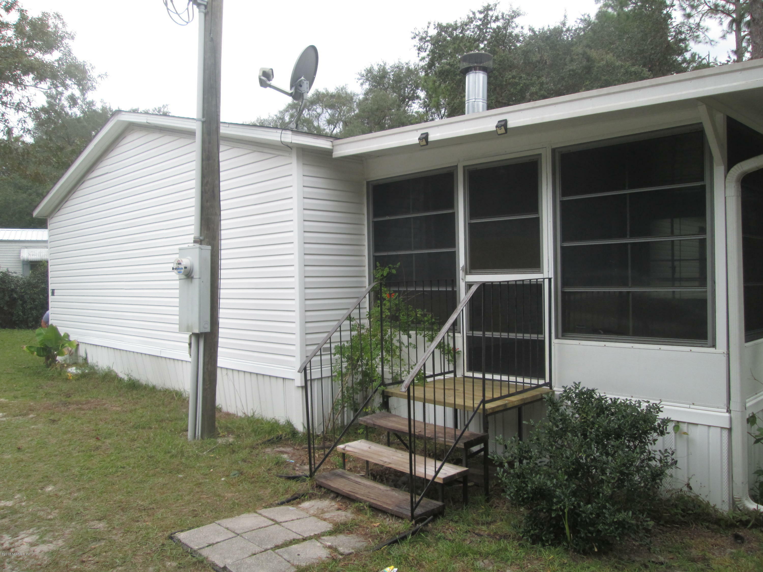 Property Photo:  325 Lake Como Dr  FL 32181 