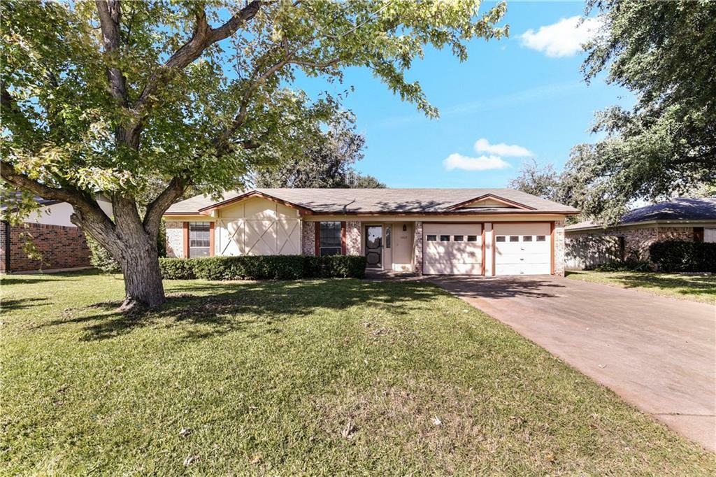 Property Photo:  1012 S Timberline Drive  TX 76126 