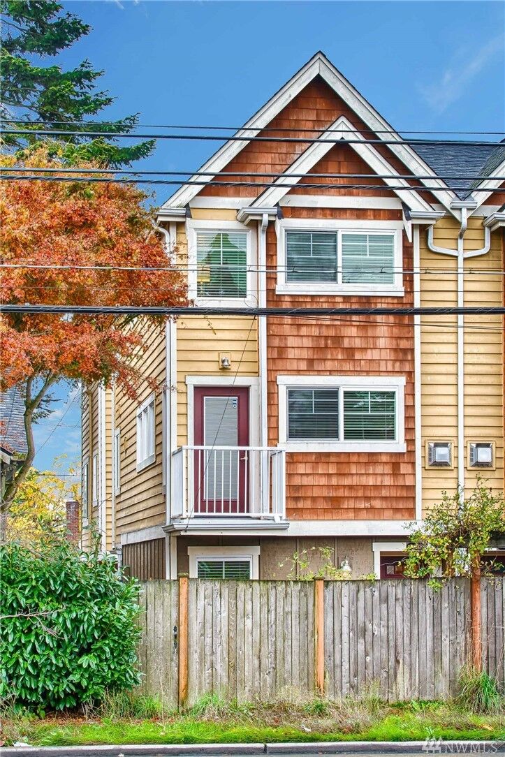 Property Photo: 345 N 105th St B WA 98133