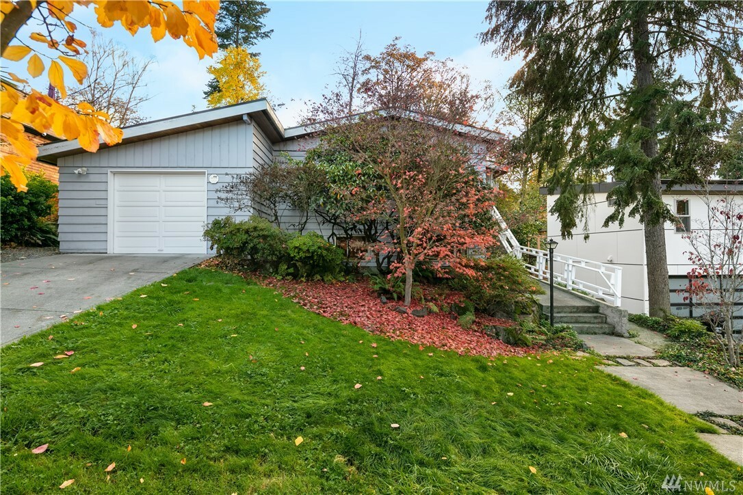 Property Photo:  4615 S Alaska St  WA 98118 