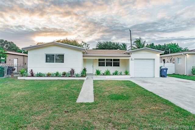 Property Photo: 2606 Flamingo Dr FL 33023