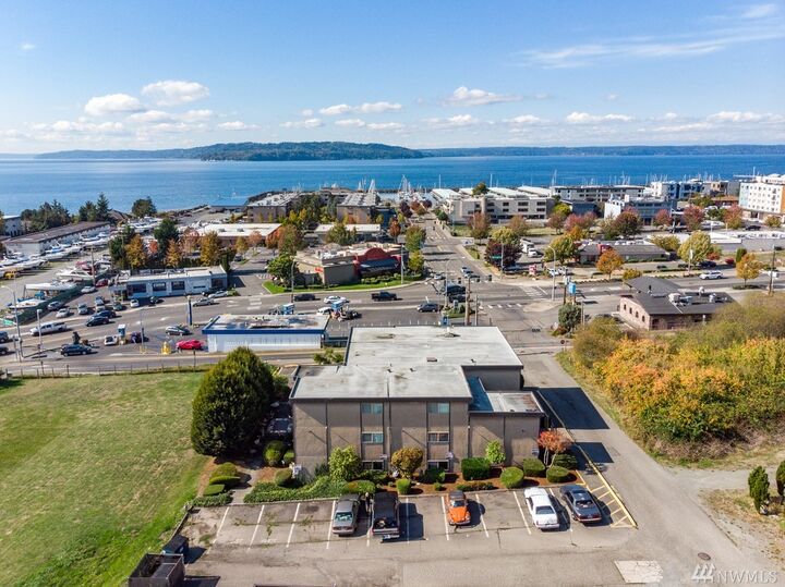 Property Photo:  811 S 227th Place  WA 98198 