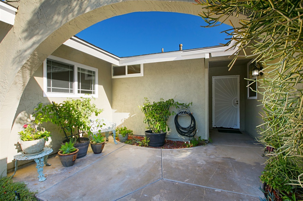 Property Photo:  4006 Vista Calaveras St  CA 92056 