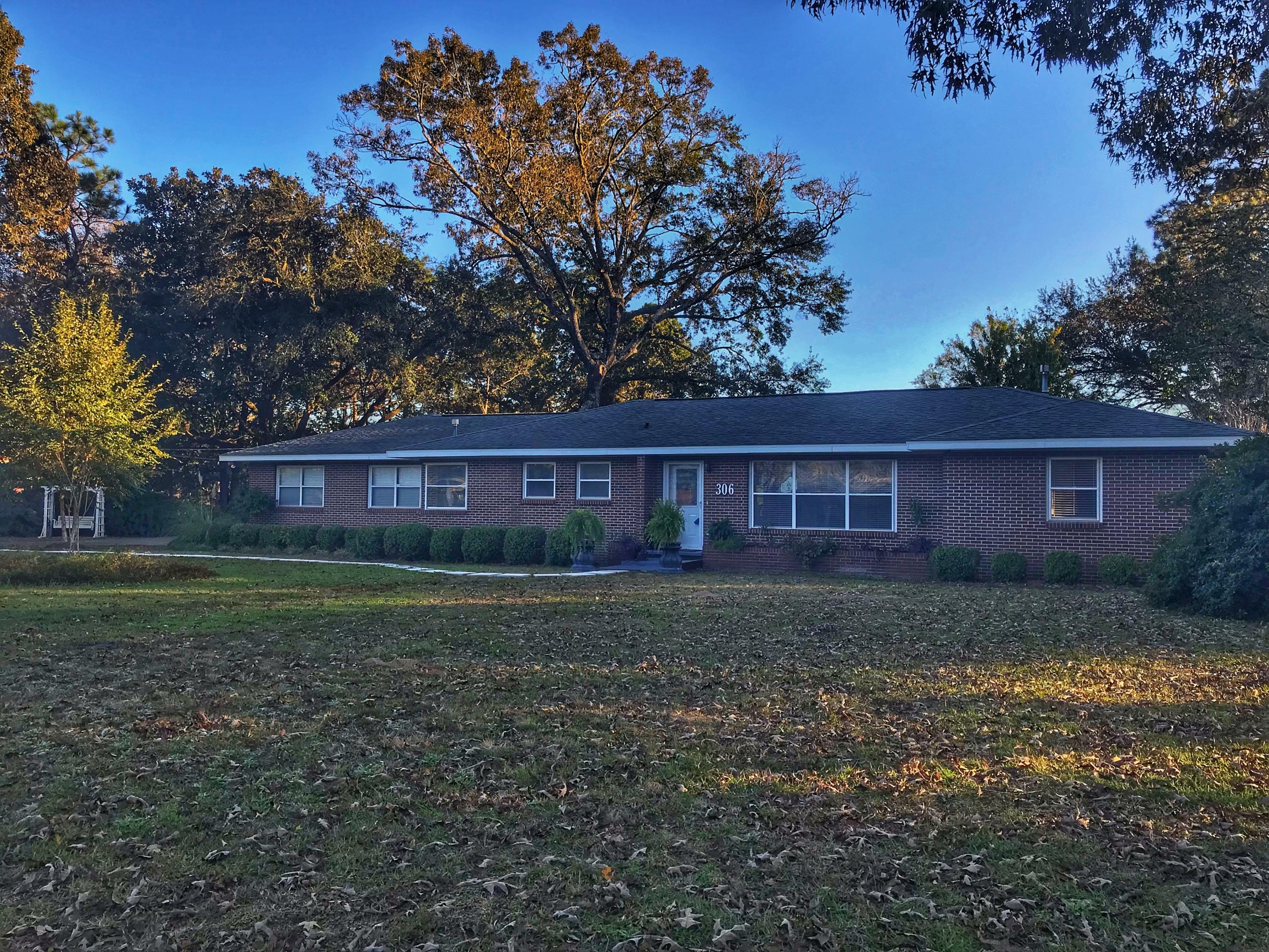 Property Photo: 306 Adams Drive FL 32536