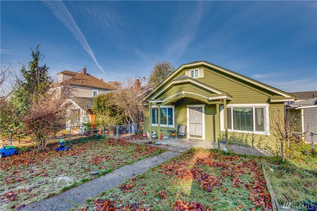 Property Photo: 415 S 30th St WA 98402