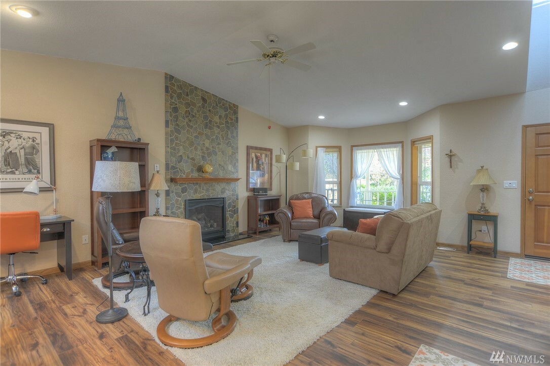 Property Photo: 1519 Woodard Ct NW WA 98502