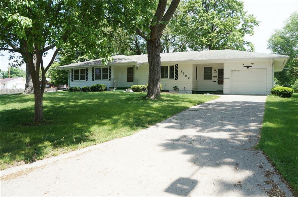 Property Photo:  1902 W 3rd Street  IA 50220 