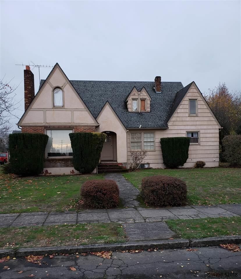 Property Photo: 676 N 3rd Av OR 97383