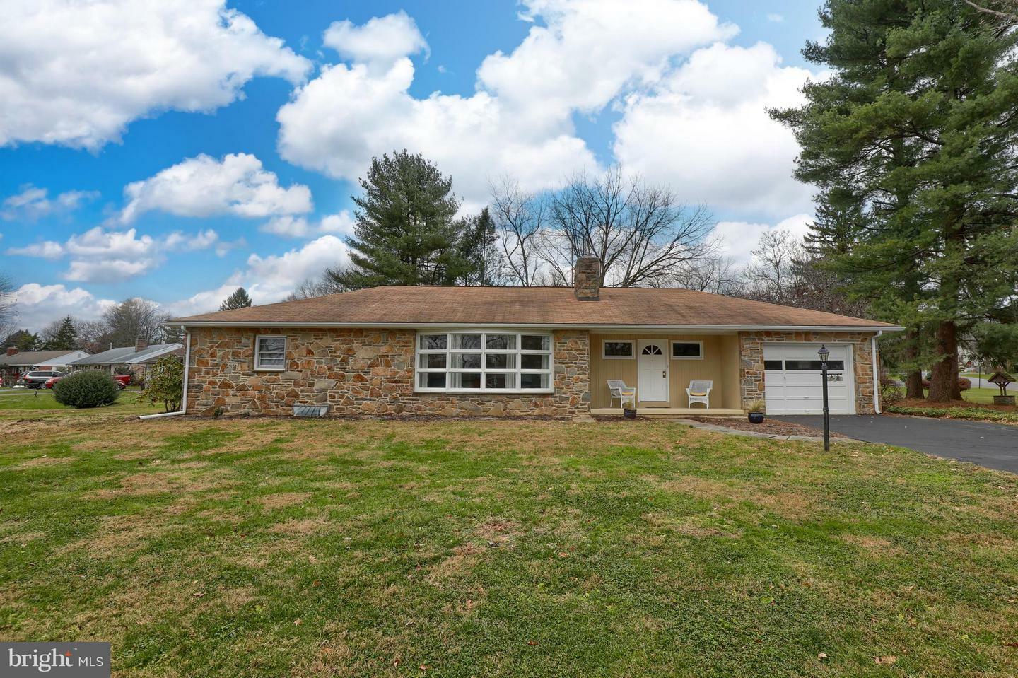 Property Photo:  2220 Blossom Valley Road  PA 17601 