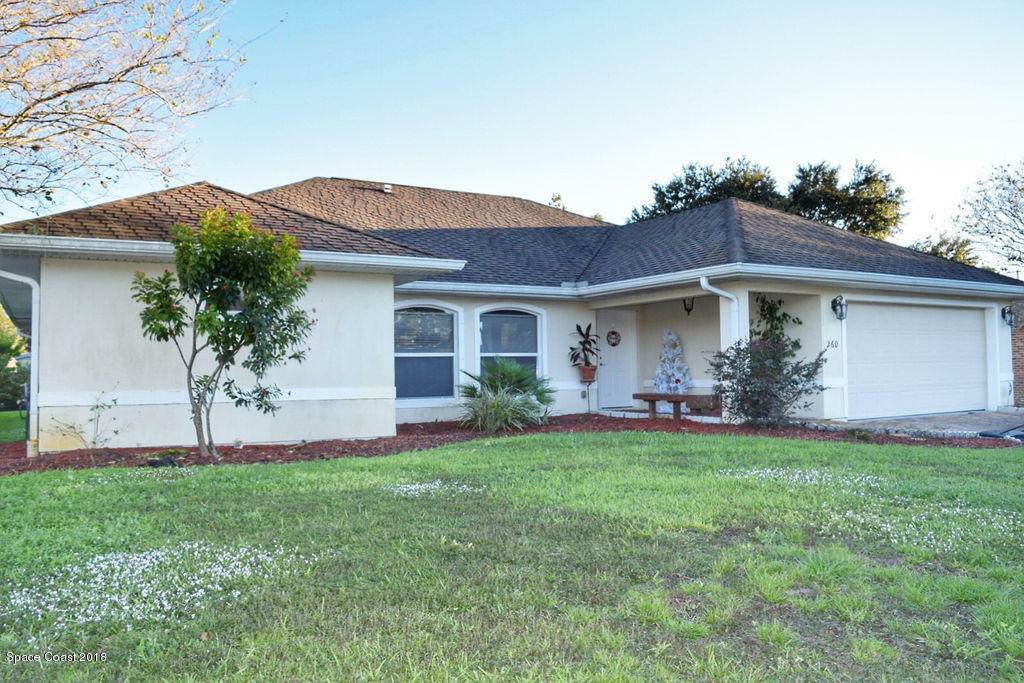 Property Photo: 260 Hammock Road SE FL 32909