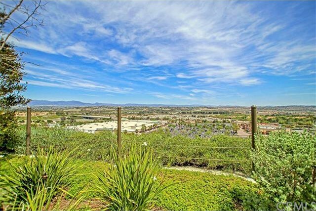 Property Photo:  86 Colonial Way  CA 92656 