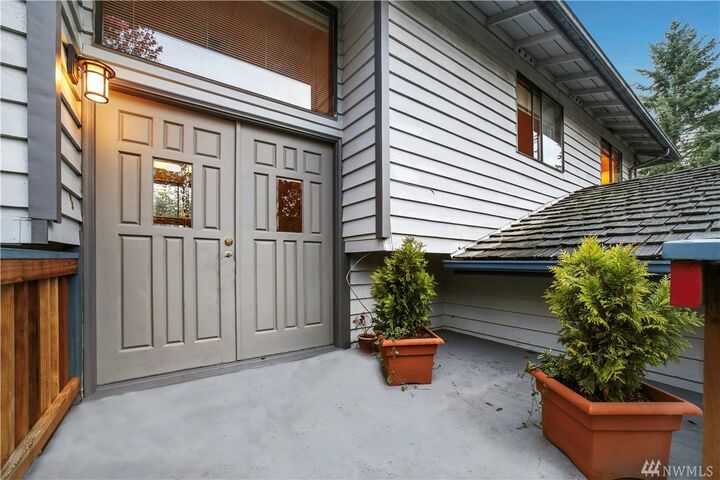 Property Photo: 9017 Park Rd WA 98026