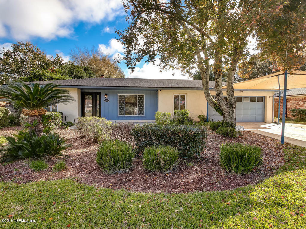 Property Photo:  12357 Macaw Drive  FL 32223 