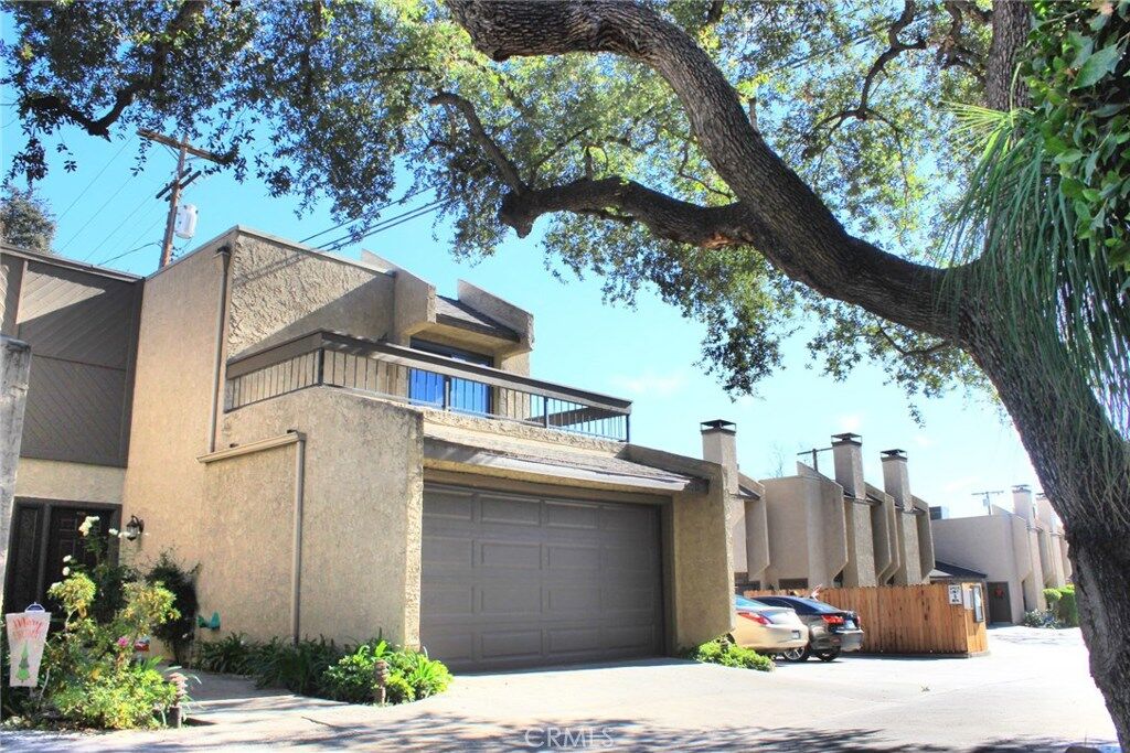 Property Photo:  822 W Foothill Boulevard  CA 91016 
