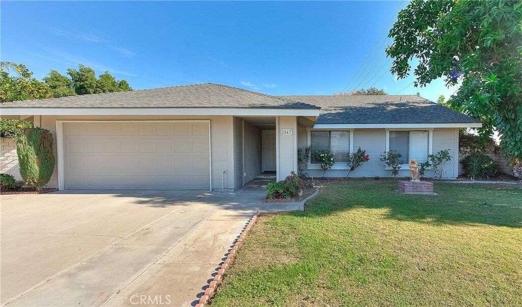 Property Photo:  2547 S Parco Avenue  CA 91761 