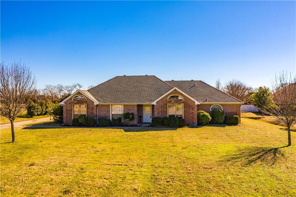 Property Photo: 11441 Country Ridge Lane TX 75126