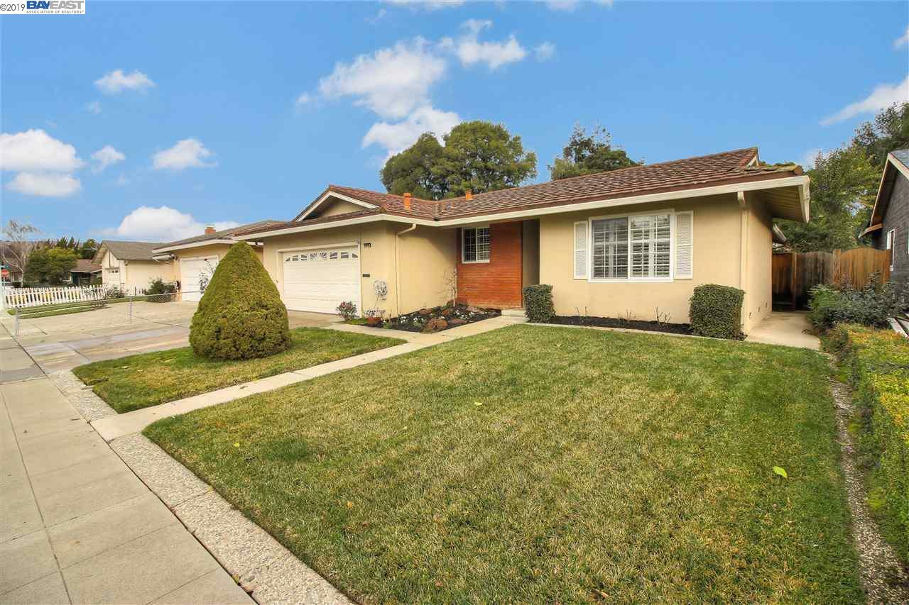 Property Photo:  2102 Farrol Ave  CA 94587 