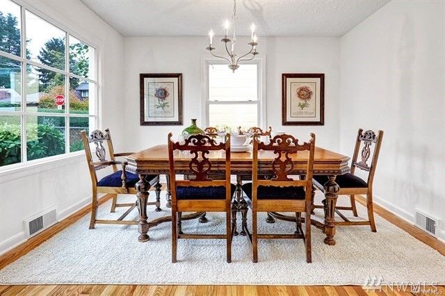 Property Photo:  1277 NE 69th St  WA 98115 