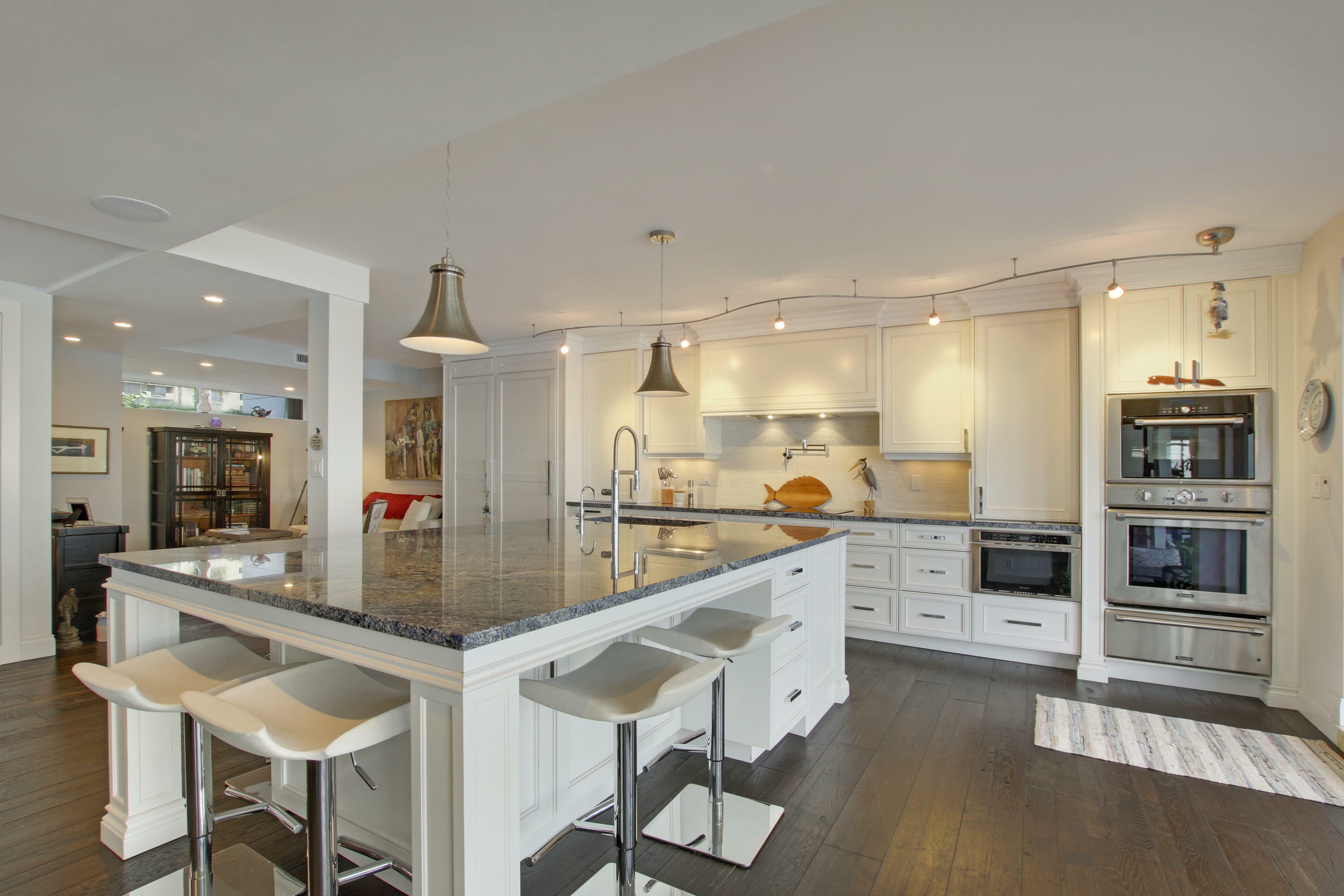 Property Photo: 100 Lakeshore Drive L-2 FL 33408