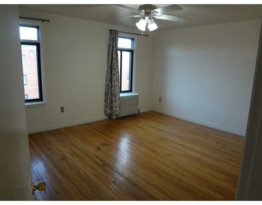 Property Photo:  10 Ashland St 3L  MA 01609 