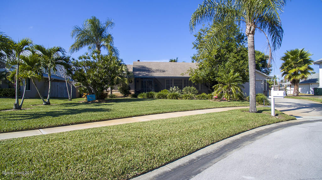 Property Photo: 4 Inwood Way FL 32937