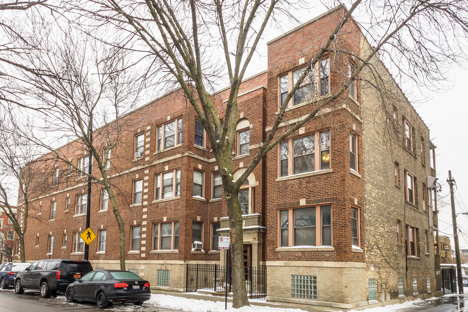 Property Photo:  1144 West Montrose Avenue 2  IL 60613 