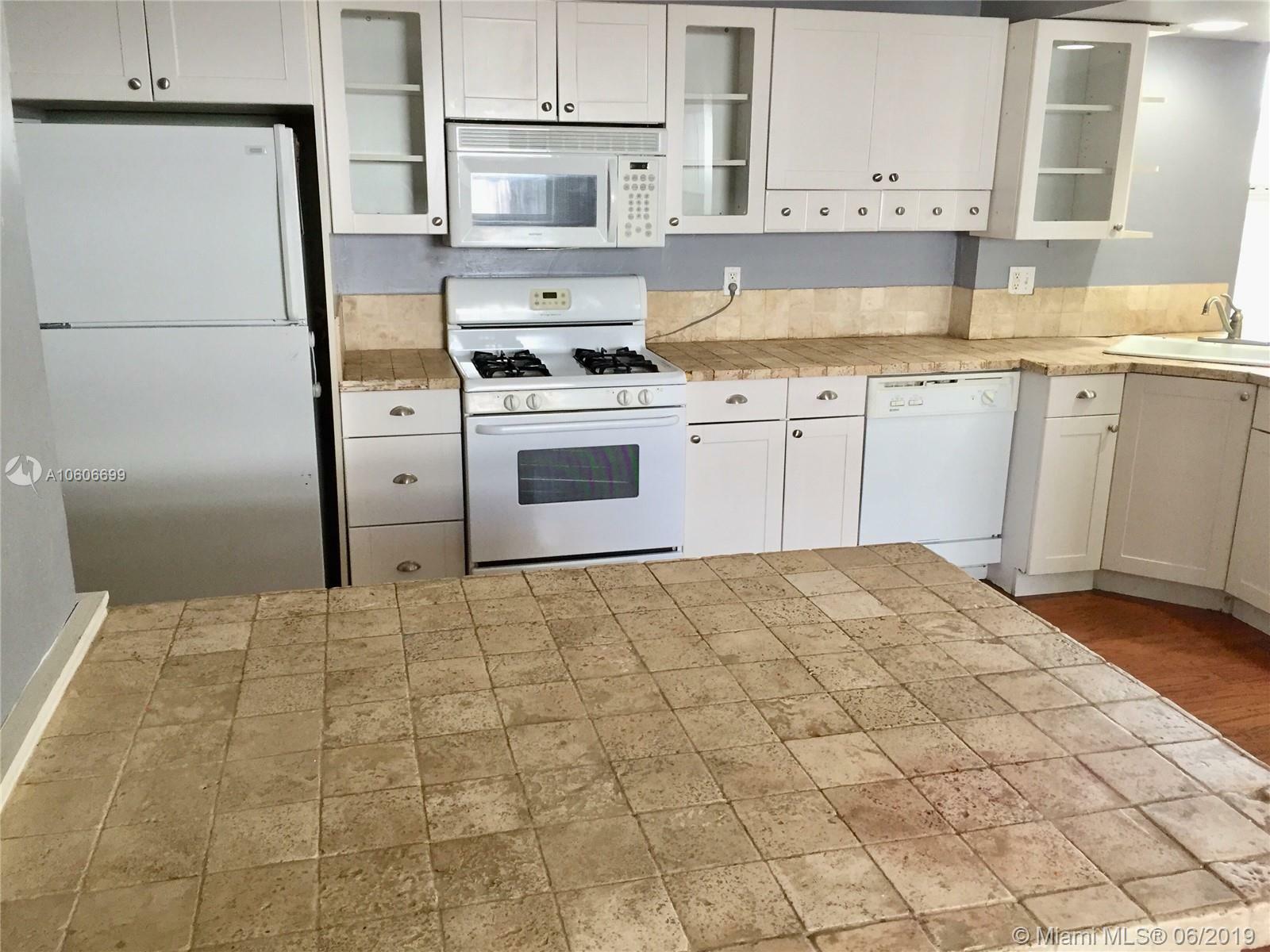 Property Photo:  100 NW 54th St  FL 33309 