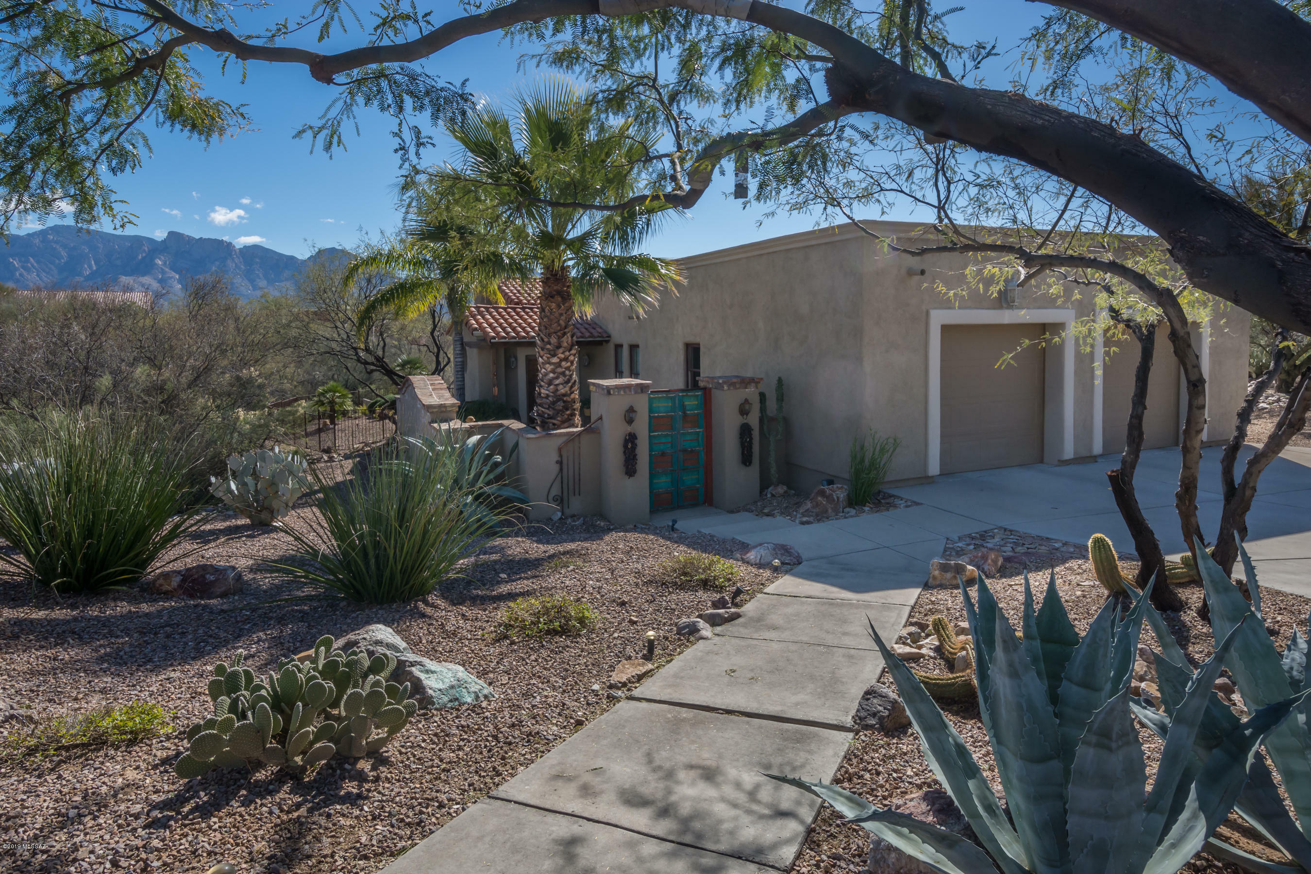 Property Photo:  907 W Placita Luna Nueva  AZ 85755 