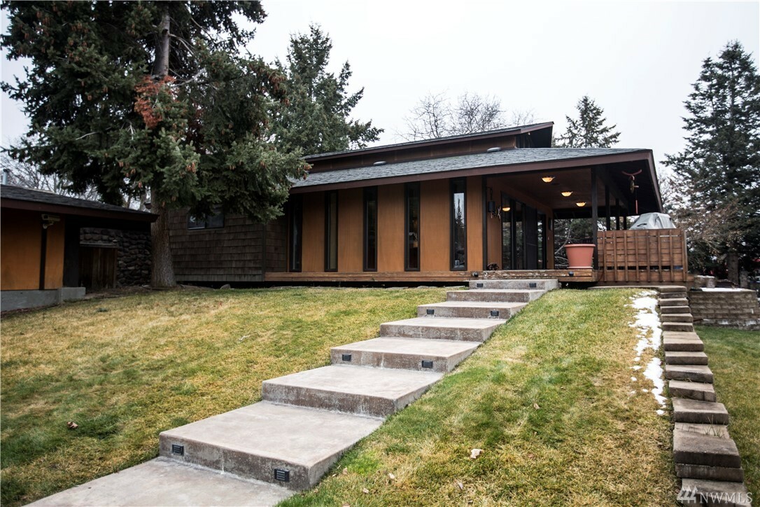 Property Photo: 337 14th NE WA 98802