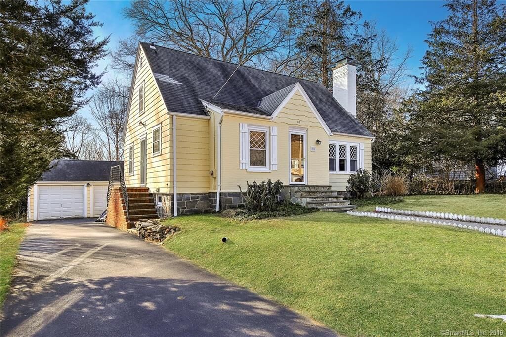 Property Photo:  10 Woodcrest Avenue  CT 06611 