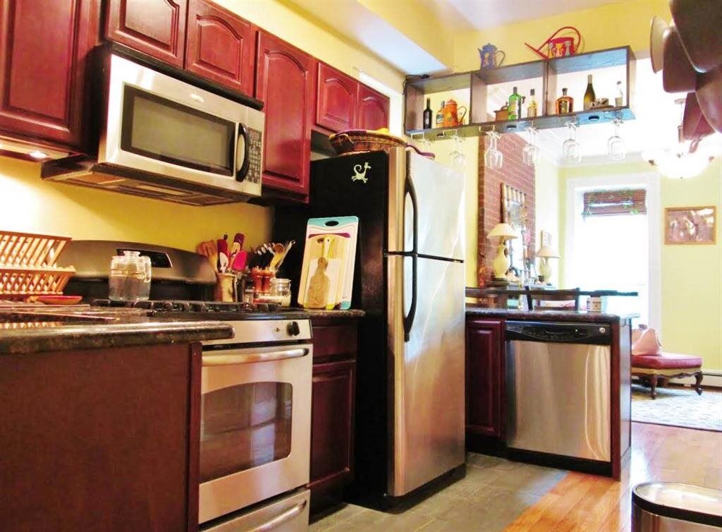 Property Photo:  237 3rd St 2R  NJ 07302 