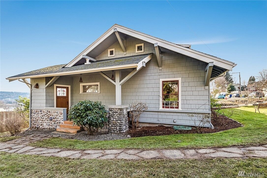 Property Photo: 401 SW Langston Rd WA 98057