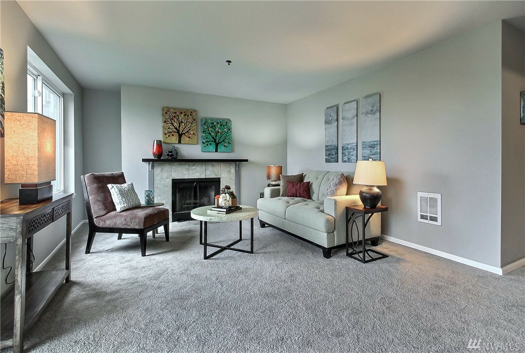 Property Photo: 28602 16th Ave S 102 WA 98003