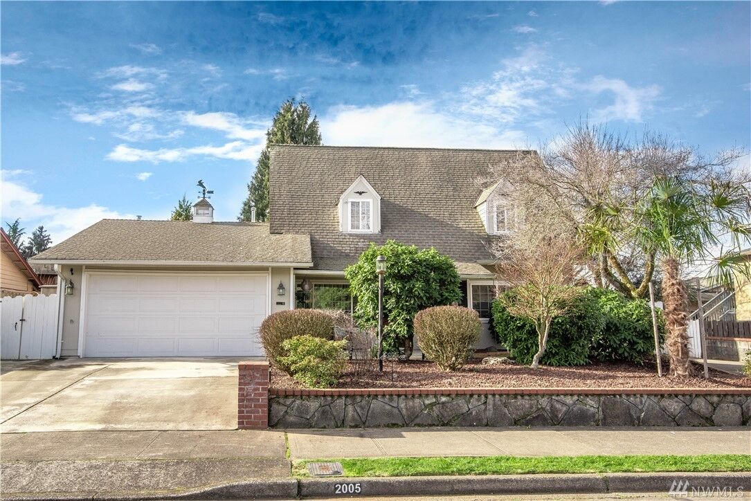 Property Photo:  2005 Riverview Dr NE  WA 98002 