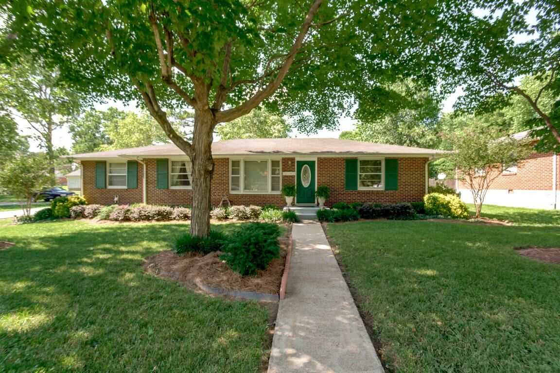 Property Photo: 206 Malvin St TN 37066