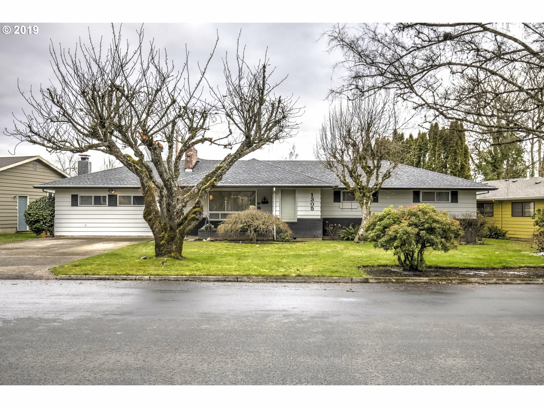 Property Photo:  1305 Crescent Dr  OR 97116 