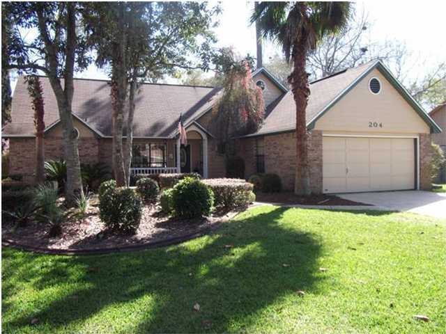 Property Photo:  204 Northampton Circle  FL 32547 