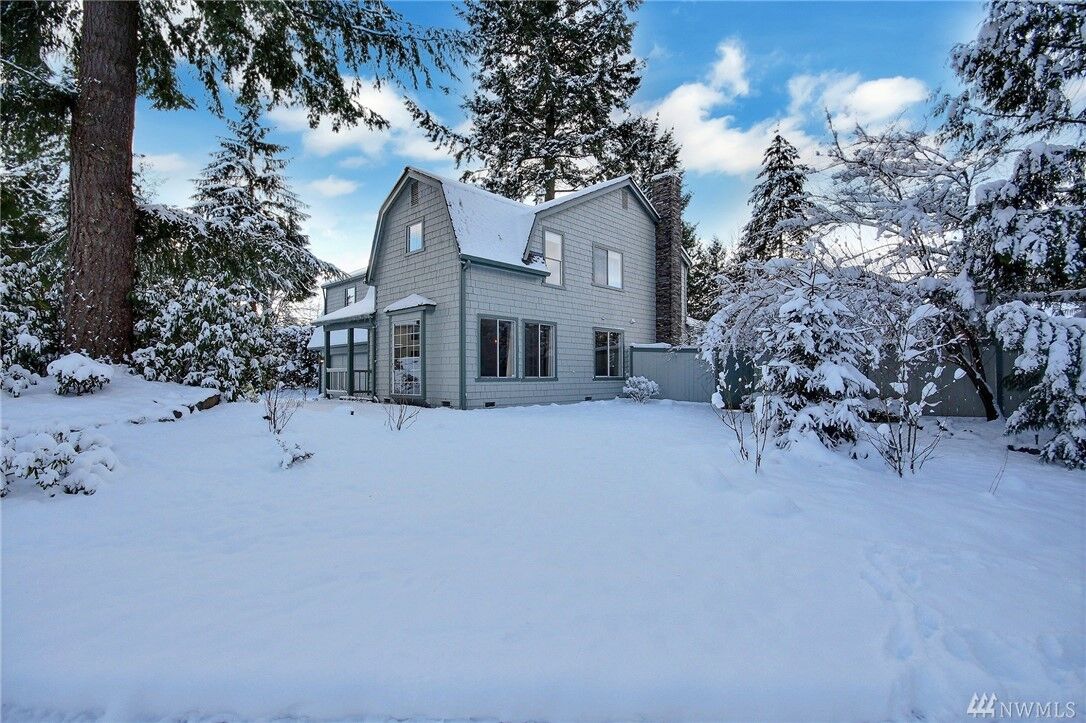 Property Photo: 14212 20th Dr SE WA 98012