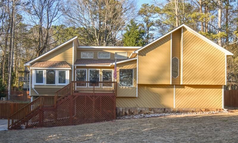 Property Photo:  700 Applewood Lane NW   30064 