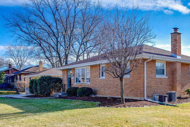 Property Photo: 129 7th Street IL 60515