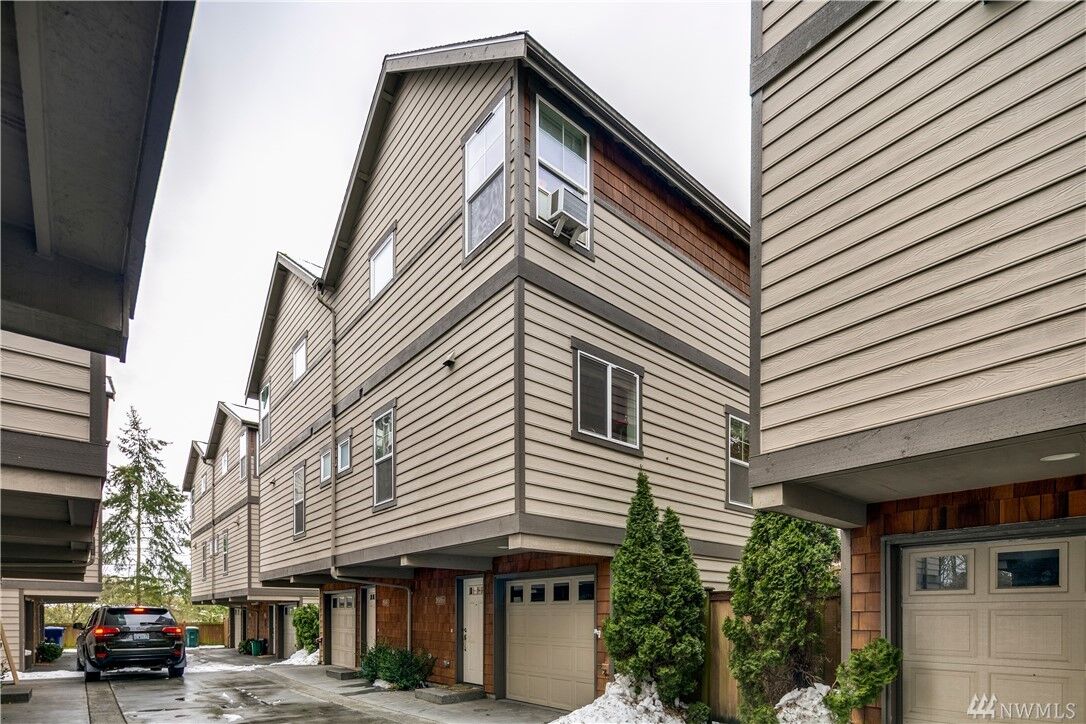 Property Photo:  9509 Ashworth Ave N B  WA 98103 