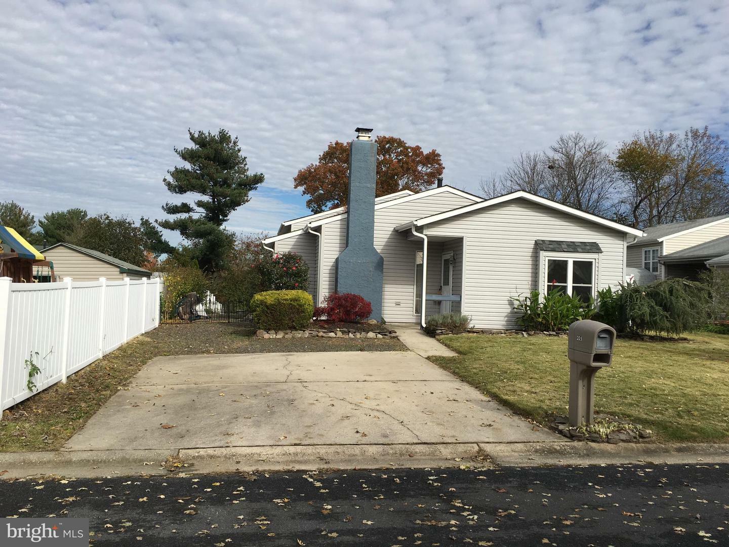 Property Photo:  221 E Hedgerow Drive  NJ 08085 