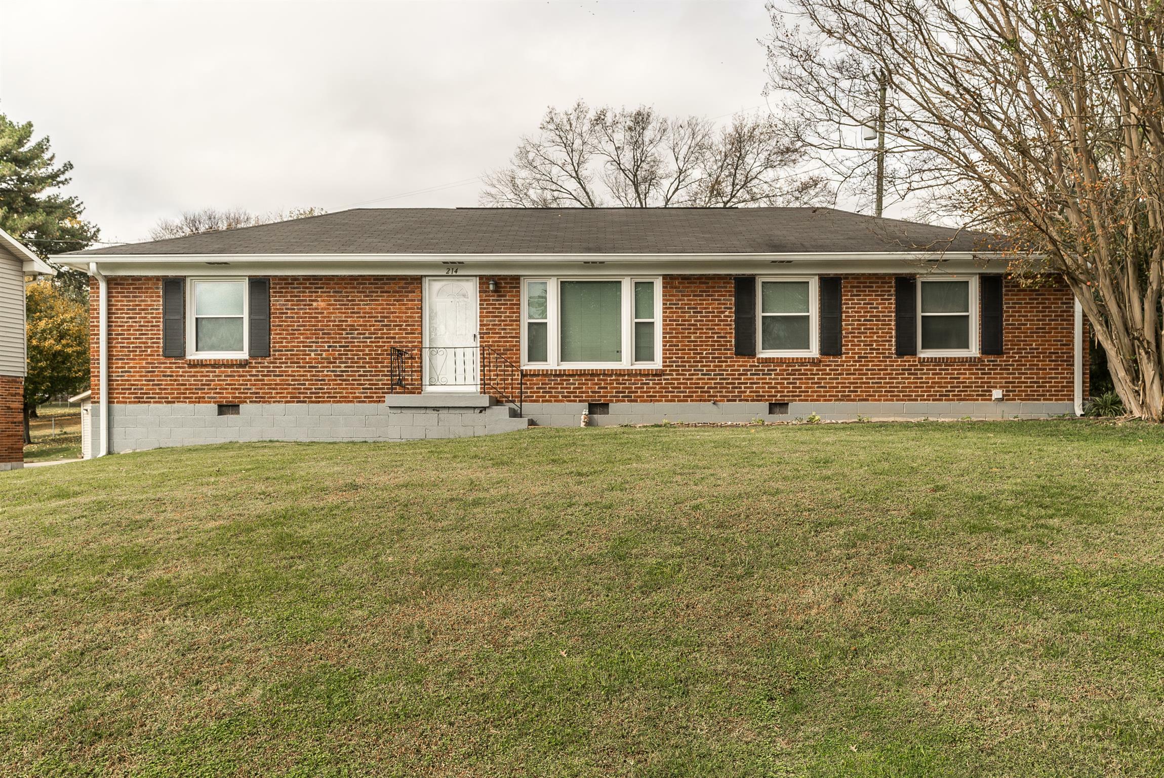 Property Photo: 214 Perlen Dr TN 37206
