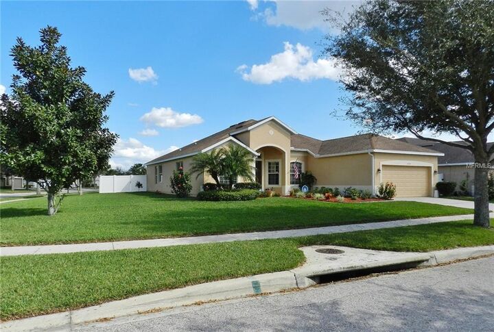 Property Photo:  13704 Sanford Hill Place  FL 33579 