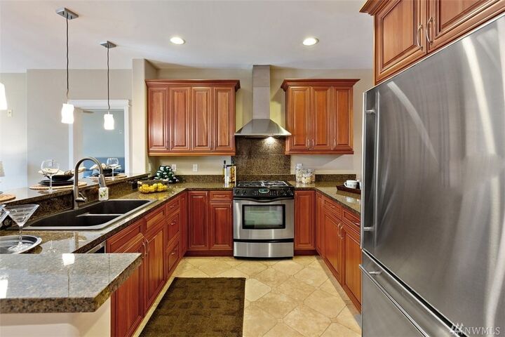 Property Photo:  2551 Thorndyke Ave W 305  WA 98199 