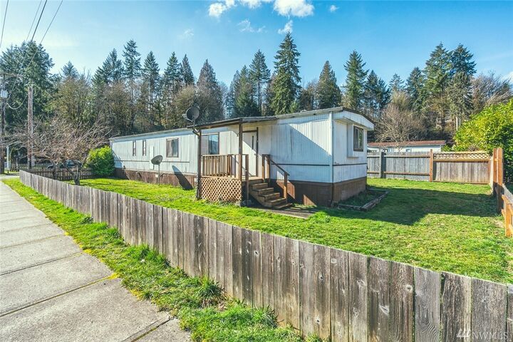 Property Photo:  803 NW Dexter Ave  WA 98596 