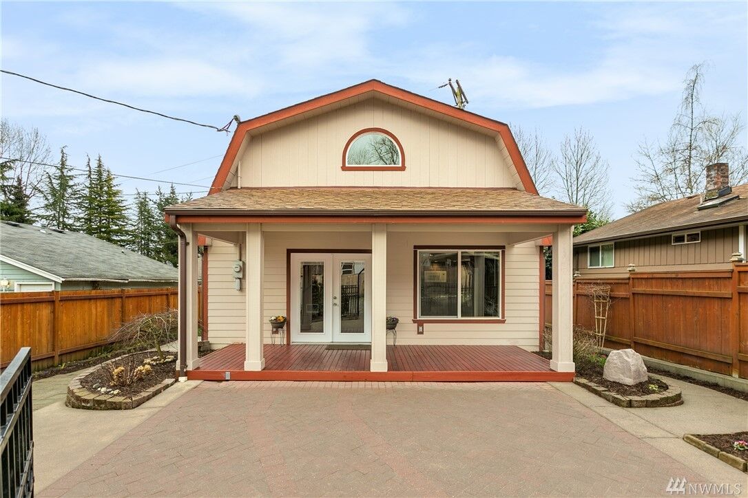 Property Photo:  2710 Pioneer Way E  WA 98404 